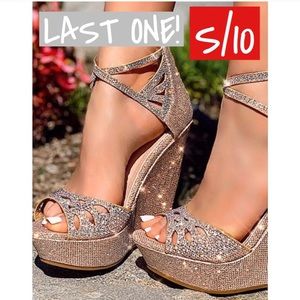🆕 CHAMPAGNE RHINESTONE CUT OUT WEDGES!